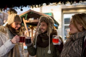 0,5 Promille sind für Viele schnell erreicht. Sie sollten sich nach dem Alkoholkonsum nicht mehr ans Steuer setzen.