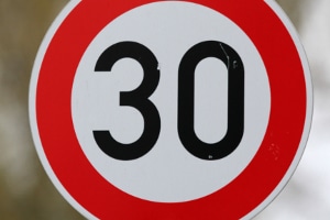 Wurden Sie in einer 30er-Zone geblitzt? Mit 50 km/h kommen Sie billiger davon als mit 51 km/h.