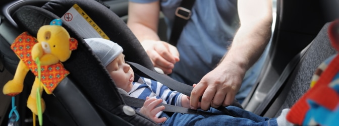 Ab wann dürfen Kinder vorne im Auto sitzen? 