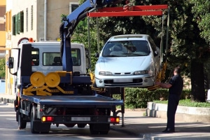 Die durch das Abschleppen anfallenden Kosten beim Falschparken trägt allgemein stets der Auftraggeber.