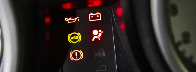 Dieser Ratgeber erklärt, welche Funktion die Airbagkontrollleuchte erfüllt, und was es bedeutet, wenn die Airbag-Lampe dauerhaft leuchtet.