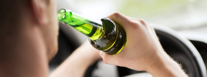 Alkohol am Steuer: Dürfen unter 21-Jährige alkoholische Getränke konsumieren?