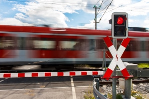 File:Warnkreuz mit Warnlicht für unbeschrankten mehrgleisigen