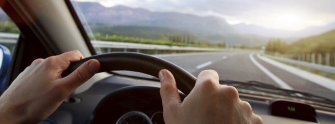 Die Angst vorm Autofahren kann unterschiedliche Ursachen haben und sich auf verschiedene Art und Weise äußern.  