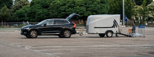 Gewerbliche Anhanger Im Wohngebiet Parken