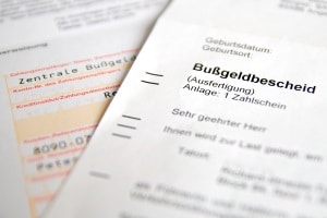 Sie können sich im Anhörungsbogen zur vorgeworfenen Ordnungswidrigkeit äußern, bevor ein Bußgeldbescheid ergeht.