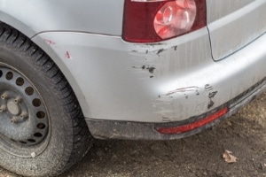 Auto angefahren: Fahrerflucht steht unter Strafe.