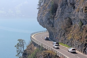 Wer mit dem Auto Montenegro bereist, sollte in den Bergen besonders vorsichtig sein.