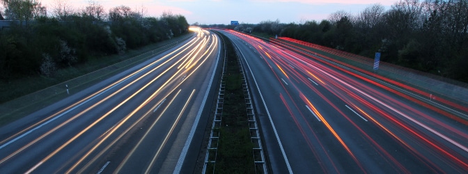 Autobahn: Das für Geschwindigkeitsüberschreitung anfallende Bußgeld gilt allgemein für außerorts