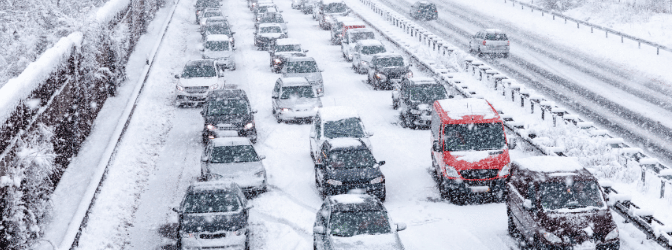 Autofahren bei Schnee kann eine echte Herausforderung werden.