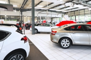Die Automobilindustrie hält ein Verbot für Verbrennungsmotoren ab 2030 für unrealistisch.