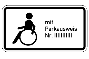 Einen Behindertenparkplatz können Sie auch als Privatperson beantragen. Das Zusatzschild enthält die Nummer Ihres Ausweises.