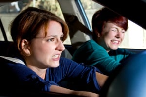 Betrunken als Beifahrer: Eine Strafe kann folgen, wenn es durch ihn zu einem Unfall kommt. 