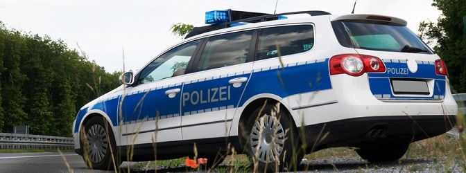 Möchte die Polizei einen Blitzer aufstellen, sind je nach Bundesland unterschiedliche Vorschriften zu beachten.