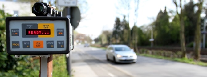 Können Sie bei einem massiven Raserproblem in Ihrer Straße einen Blitzer beantragen?