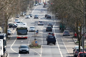 Auch bei Anwendung der 12-Tage-Regelung müssen Busfahrer die gesetzlichen Pausen beachten.