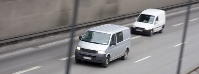 Punkt und Bußgeld: Das Rechtsfahrgebot auf deutschen Straßen nicht einzuhalten, wird schnell teuer.