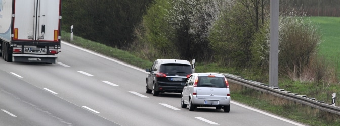 Sie haben auf den Straßen Brandenburgs einen Abstandsverstoß begangen? Dann tritt die Bußgeldstelle in Gransee in Aktion.Sie haben auf den Straßen Brandenburgs einen Abstandsverstoß begangen? Dann tritt die Bußgeldstelle in Gransee in Aktion.