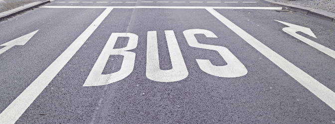 Mit dem DE-Führerschein darf ein Bus mit Anhänger gefahren werden.