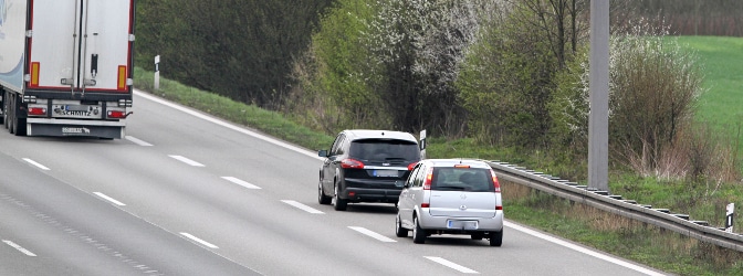 Drängler gefährden sowohl sich selbst als auch andere Kraftfahrer im Straßenverkehr.