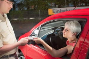 Müssen Sie den Ersatzführerschein wieder abgeben, wenn Sie das Original doch wiederfinden?