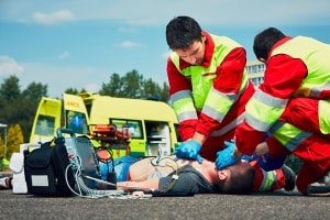 Erste Hilfe beim Verkehrsunfall: Songs sollen den richtigen Rhythmus für die Herzdruckmassage vorgeben.