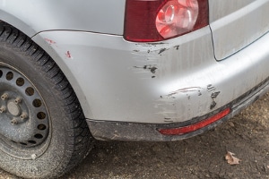 In vielen Fällen handelt es sich um unfreiwillige Fahrerflucht, weil ein Bagatellschaden nicht bemerkt wurde