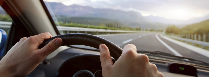 Wird Fahrerflucht begangen, erwarten den Täter meist harte Strafen. 