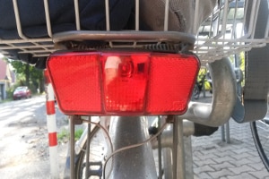 Die Fahrradbeleuchtung ist nur mit Rücklicht komplett.