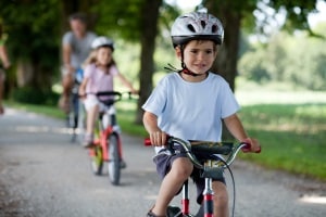 Sollte es eine Fahrradhelmpflicht für Kinder geben?