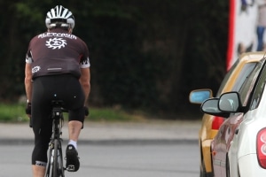 Auf einer Fahrradstraße gilt eine Geschwindigkeit von höchstens 30 km/h