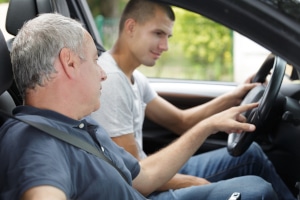 Die Fahrschule entscheidet, was Fahrstunden im einzelnen kosten sollen.