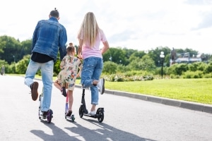 Fakt oder Fiktion? Neuer E-Scooter-Typ soll sich nur mit den Füßen antreiben lassen.
