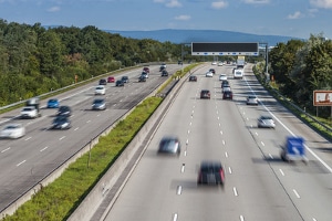 Falschfahrer auf der Autobahn: Ist ein Geisterfahrer in der Nähe, ist erhöhte Vorsicht geboten.