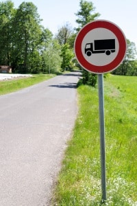 Auch für einige Fahrzeugklassen kann es verboten sein, Feldwege zu befahren.