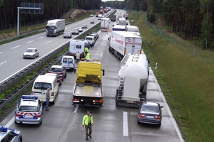 Ein Ferienfahrverbot für Lkw soll auf Autobahnen die Bildung von Staus reduzieren.