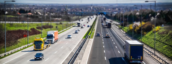 Was genau bezeichnet der Begriff "Fernstraße"? In unserem Ratgeber klären wir auf.