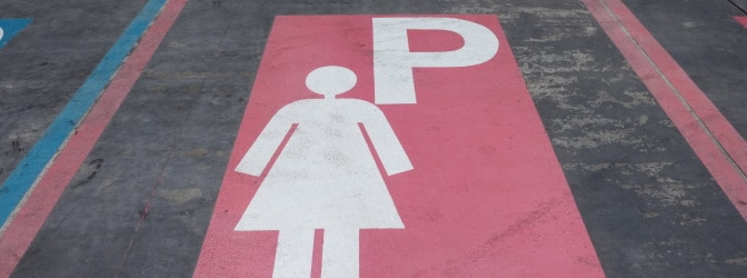 Welchen Sinn haben Frauenparkplätze?