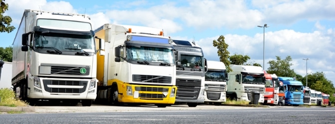 Mit dem Führerschein der Klasse C1 können nur leichte und mittelschwere, aber keine schweren Lkw gefahren werden.