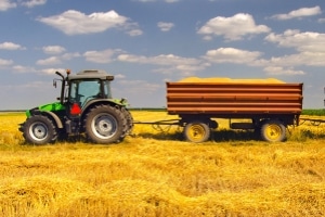 U. U. können Sie mit dem Führerschein der Klasse 1b landwirtschaftliche Maschinen fahren.