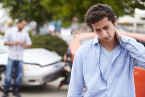 Wenn Sie mit dem noch druckfrischen Führerschein in der Probezeit einen Unfall gebaut haben, entscheidet dessen Ursache über die Konsequenzen.