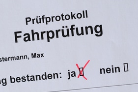 Nach erfolgreichem Bestehen Prüfung und der Aushändigung vom Führerschein folgt die Probezeit.