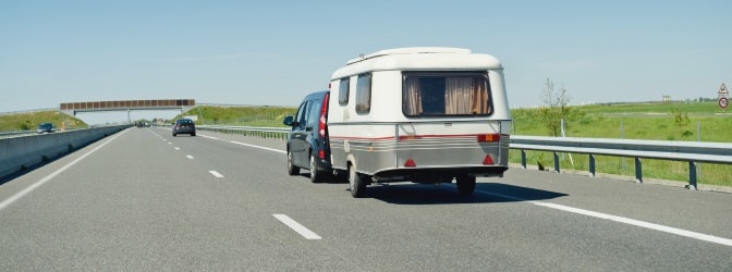 Beim Führerschein meint das Wohnsitzprinzip nicht, dass die Gültigkeit auf das Ausstellungsland beschränkt ist. Der EU-Führerschein ist EU-weit auch im Urlaub gültig. 