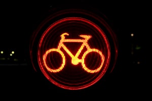 Geblitzt bei Rot: Auch Fahrradfahrer müssen aufpassen, um keinen Rotlichtverstoß zu begehen.