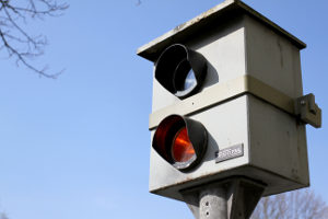 Geblitzt in der Probezeit: Fährt ein Anfänger mehr als 20 km/h zu schnell, liegt ein A-Verstoß vor.