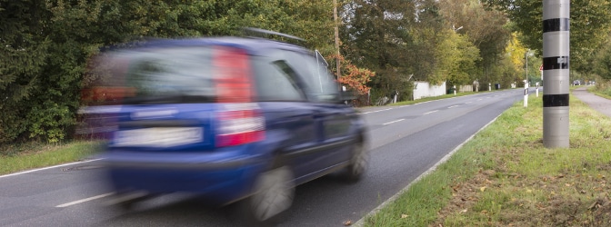 Beispiel Geschwindigkeitsüberschreitung: Auf dem Foto ist nicht erkennbar, wer der Fahrer ist? Jetzt werden Ermittlungen eingeleitet. 