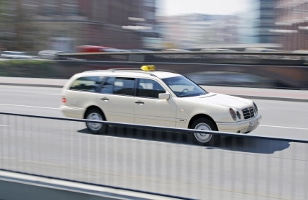 Für die gewerbliche Personenbeförderung mit Taxis ist ein P-Schein erforderlich.