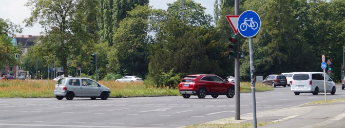 Wie hoch ist das Bußgeld beim verbotswidrigen Halten auf einem Radweg?