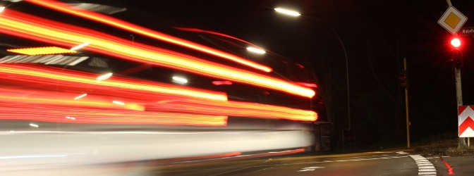 Handelt es sich auch dann um eine Ordnungswidrigkeit, wenn Sie das Handy an der Ampel nutzen?