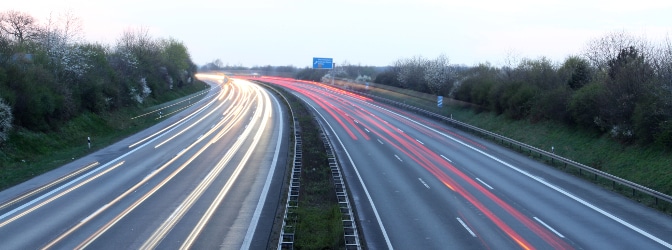 Höchstgeschwindigkeit innerhalb geschlossener Ortschaft: In der Regel liegt sie bei 50 km/h.